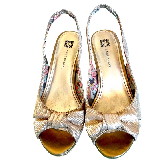 Anne Klein Gold Tone Leather Upper Cork Wedge Open Toe Sandal with Large Bow - Picture 13 of 16